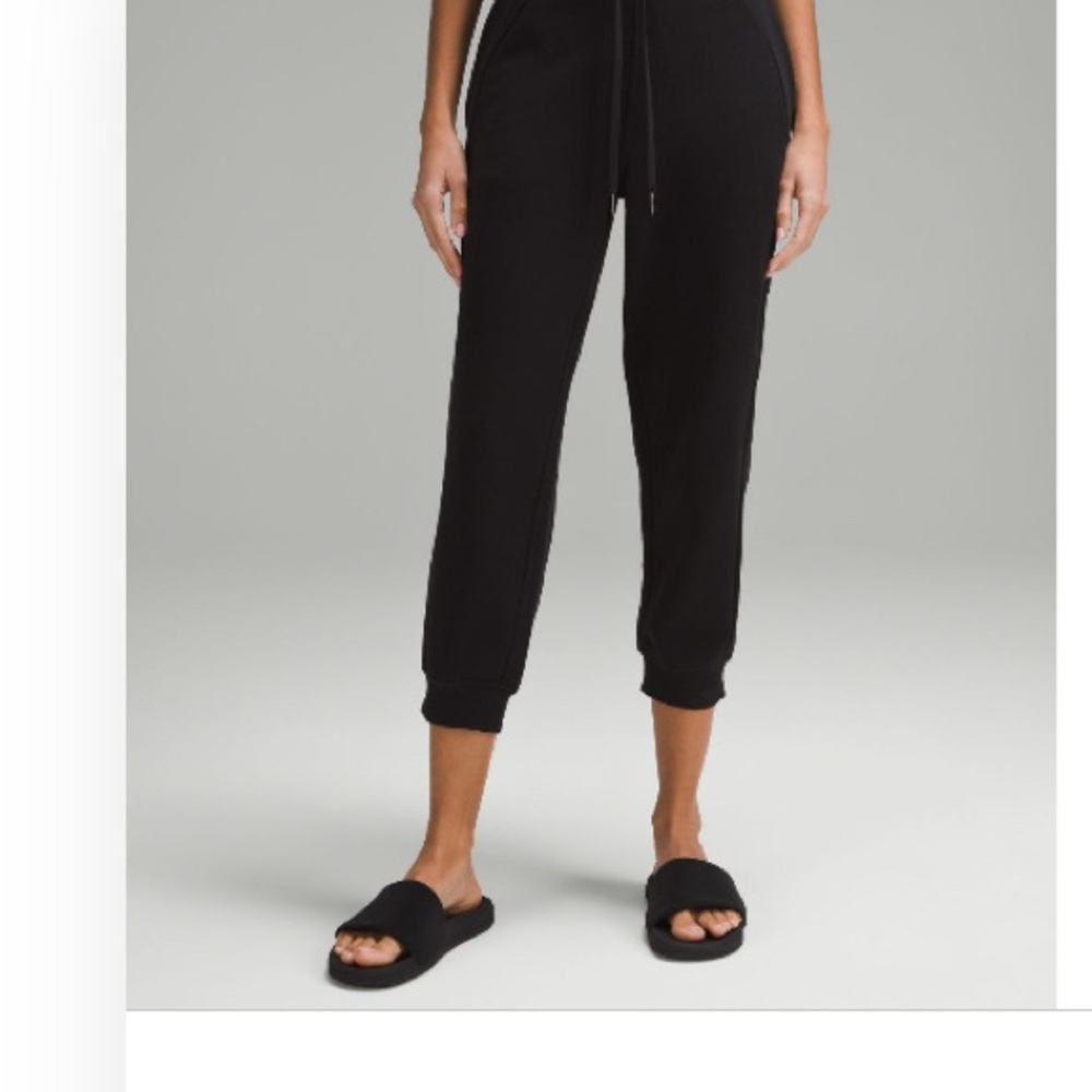 Lululemon Scuba cropped black jogger